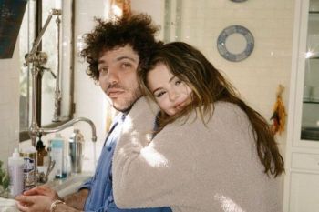 Selena Gomez sebut tunangan membantunya kembali terhubung dengan musik