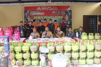 Polresta Sidoarjo ungkap kasus LPG non-subsidi oplosan