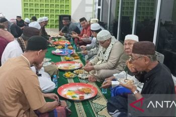 Malam Nisfu Syaban dengan balutan budaya "Nganggung" di Pulau Bangka