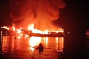 Tiga kapal di Perairan Teluk Kayangan Lombok Timur terbakar