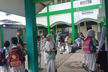 Siswa madrasah di Mataram dilarang bawa HP ke sekolah