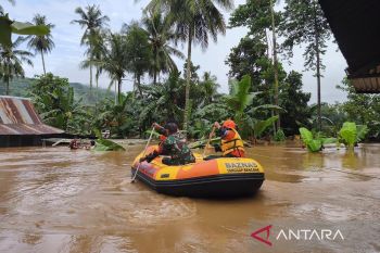 Baznas salurkan bantuan sembako korban banjir Makassar dan Maros