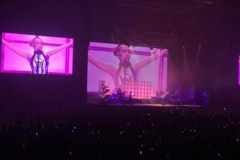 ALOKA sukses lambungkan konser NIKI Buzz World Tour di Indonesia