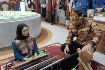 Pemkot Palembang bekali 50 anak putus  sekolah buat songket
