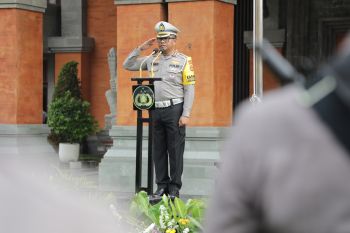 Dirlantas Polda Bali meminta anggota profesional jalankan tugas