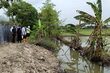 Polres Bojonegoro-DLH ambil sampel air diduga tercemar limbah