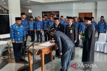 Rony Yakob Laute resmi jadi Kadis Perindag Sultra