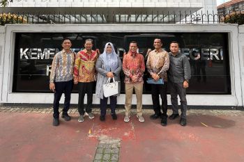 Bupati dan Wakil Bupati Pringsewu registrasi dan cek kesehatan di Kemendagri