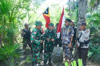 TNI-Polri perbatasan Timor Leste cek patok negara