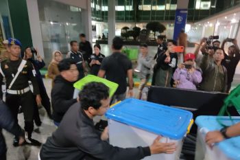 Pengeledahan kantor Dinas PUPR Kaltara