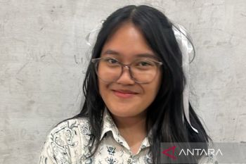 Siswi SMA 13 Jakut sketsa wajah Prabowo bentuk syukur atas program MBG