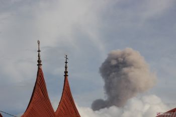 Gunung Marapi Sumbar kembali erupsi Rabu pagi