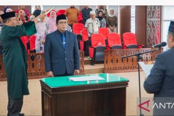 Unand lantik Charles Simabura sebagai Kaprodi Doktor Hukum
