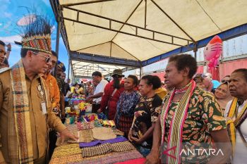 Pj Gubernur ajak UMKM di Papua berinovasi kembangkan produk usaha