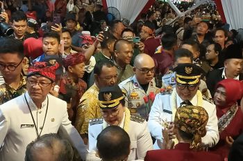 Wali Kota Semarang tiba disambut ribuan orang