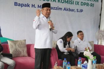 Anggota DPR blusukan sosialisasikan program MBG di Lombok Tengah