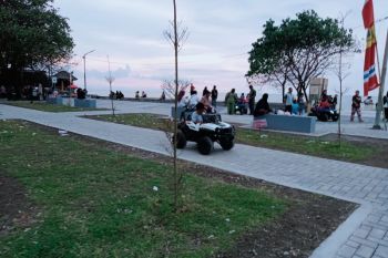Kunjungan Pantai Ampenan Mataram capai 1.000 orang di akhir pekan
