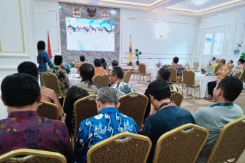 Pejabat Mataram antusias nobar proses pelantikan kepala daerah