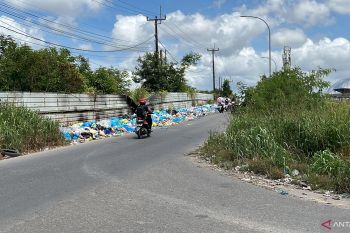 DLH Batam berupaya tuntaskan penumpukan sampah di TPS liar