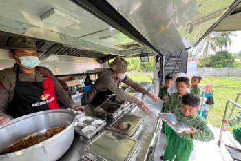 Satgas Madago Raya laksanakan Program MBG pada enam sekolah di Kabupaten Poso