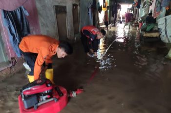 Pemkot Bandarlampung bersihkan lumpur dari sisa-sisa banjir