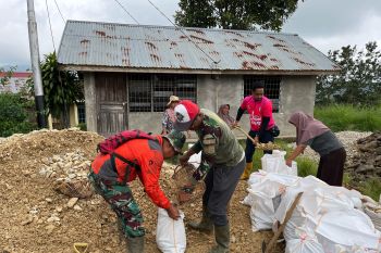 Satgas TMMD Ke-123 dan masyarakat memulai pengerjaan jalan di Agam