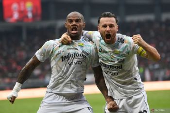 David Da Silva bidik tiga poin ketika jumpa Persebaya