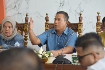 Wawako Pariaman Mulyadi pimpin rapat usai dilantik