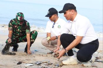 Bali peringati HPSN dengan bersihkan Pantai Kedonganan