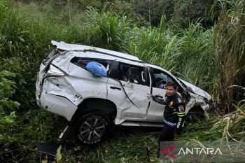 Mobil masuk jurang sedalam 35 meter di Solok