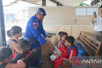 Sat Polairud Polres Dompu hadirkan perpustakaan dan klinik terapung untuk daerah pesisir