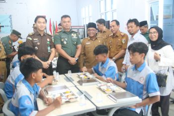 Dandim 0429 Lamtim hadiri "launching" program MBG di Kecamatan Sekampung