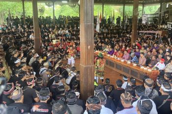 Sopir pariwisata lokal di Bali sampaikan aspirasi lewat topeng bondres