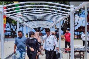 Fasilitas umum di Pantai Ampenan Mataram ditata