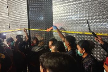 Pemilik ruko di Pulogadung ditemukan tewas di dalam cor semen