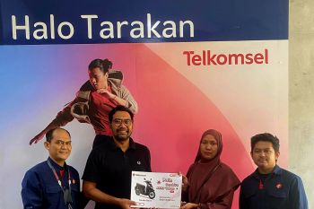 Tukar Poin Gembira Festival Akhir Tahun 2024 Melalui MyTelkomsel Ibu Rumah Tangga di Tarakan Raih Hadiah Motor Honda Beat
