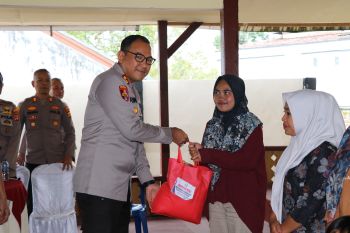 Polres Lambar sambut Ramadhan dengan salurkan 250 sembako ke warga