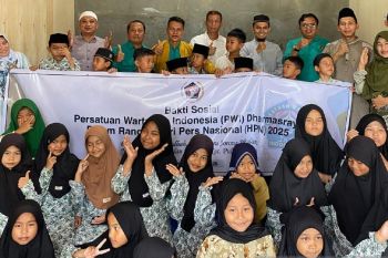 Dalam rangka HPN, PWI Dharmasraya gelar bakti sosial bersama santri rumah quran