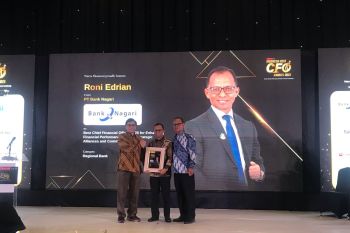 Direktur Keuangan Bank Nagari terima penghargaan Indonesia Best CFO Awards 2025