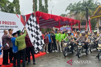 Polri-TNI  salurkan 2.250 paket sembako untuk mahasiswa di Riau