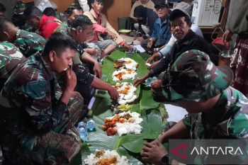 Satgas TMMD Ke-123 galang solidaritas melalui makan bersama warga