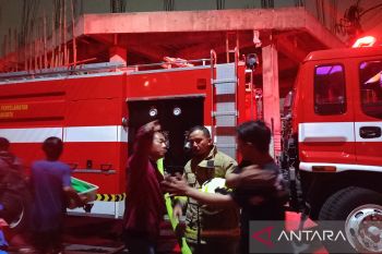 Kebakaran landa 30 rumah di Pondok Bambu, diduga akibat petasan