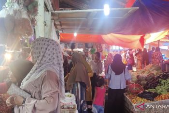 Pasar di Padang Pariaman ramai pengunjung jelang Ramadhan