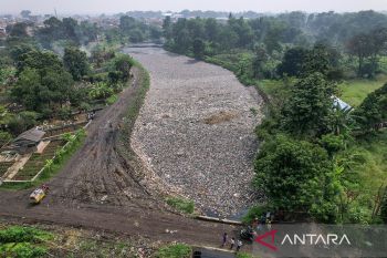 Sampah di Sungai Citarum Lama