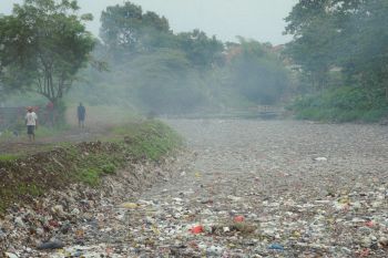 Oxbow Cicukang Citarum kembali dipenuhi sampah