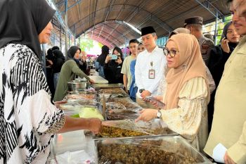 Masyarakat Kota Palu bisa transaksi pakai QRIS di pasar Ramadhan