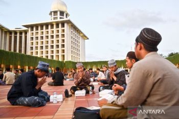 Buka puasa bersama hari pertama Ramadhan di Masjid Istiqlal