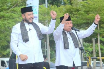Usai mengikuti retret, Wako Fadly Amran dapat sambutan meriah sampai di Kota Padang