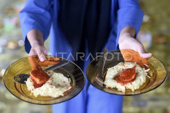 Buka bersama bubur peca di Masjid Shiratal Mustaqiem