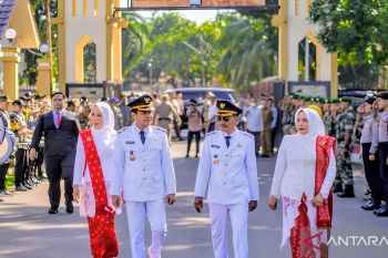 Bupati dan Wakil Bupati Dompu disambut meriah di Pendopo